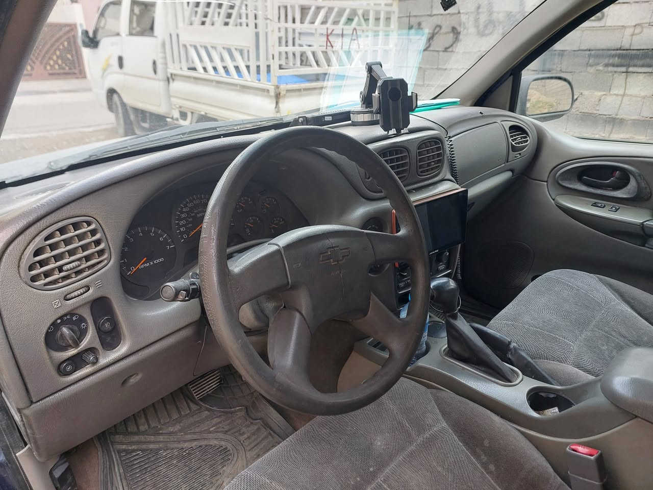 للبيع موديل ٢٠٠٤ بدون ضربه بس بيه قطعتين صبغ بدون دواخل كير مكينة شرط ٦ سلندر مكينة اسود مرغوب رقم كركوك بس وكاله من شرعي  لان ما داخل قرص سعر ٥٠ مكان سياره كركوك ***********
