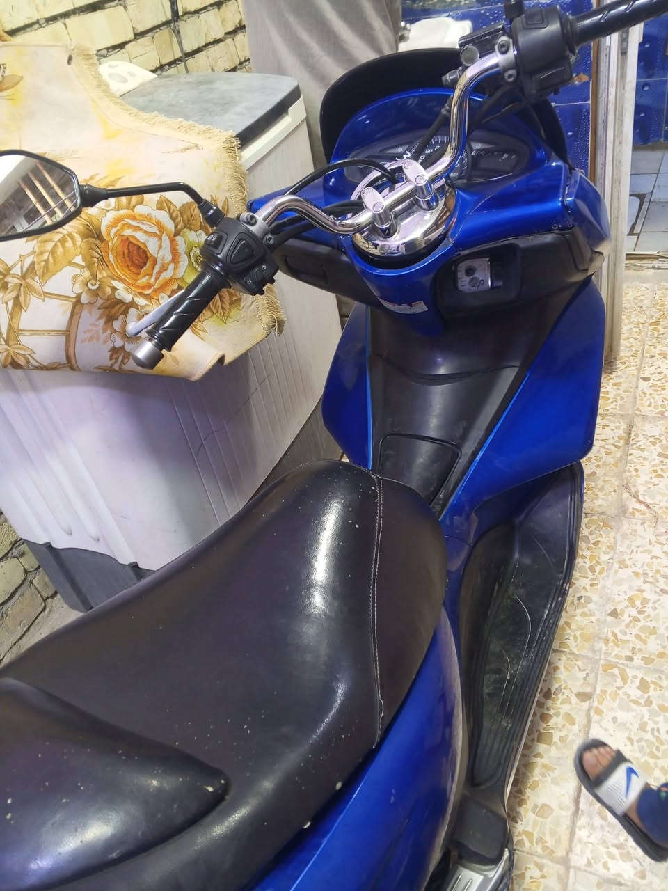 دراجه للبيع جيل الاول دراجه نضيفه وكامله بيه منفيس مكاني بغداد الغزاليه السعر مليون وربع ***********
