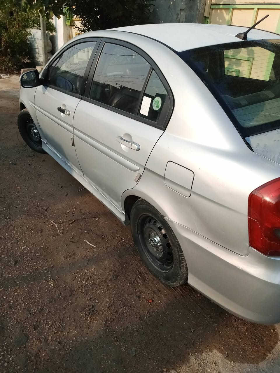 السلام عليكم هونداي اكسنت رياضي 2010رقم بغداد انكليزي بسمي مكفولة من الحادث بيه صبغ قليل البنيدجاردوصبغته ومصوره قبل الصبغ الصفحه اليمنا شخط وصبغته محرك1600 جديدكيراوتوحداديه صدر امامي وخلفي جديدتخم تايراشاير بلمري مري شفط تحكم استيرن تدفئت كشنات شاشه تبريد منضومه جديده سياره جاهزه اي نقص مابيه سعر 87بي مجال رقم مبايل ***********في كربلاء
