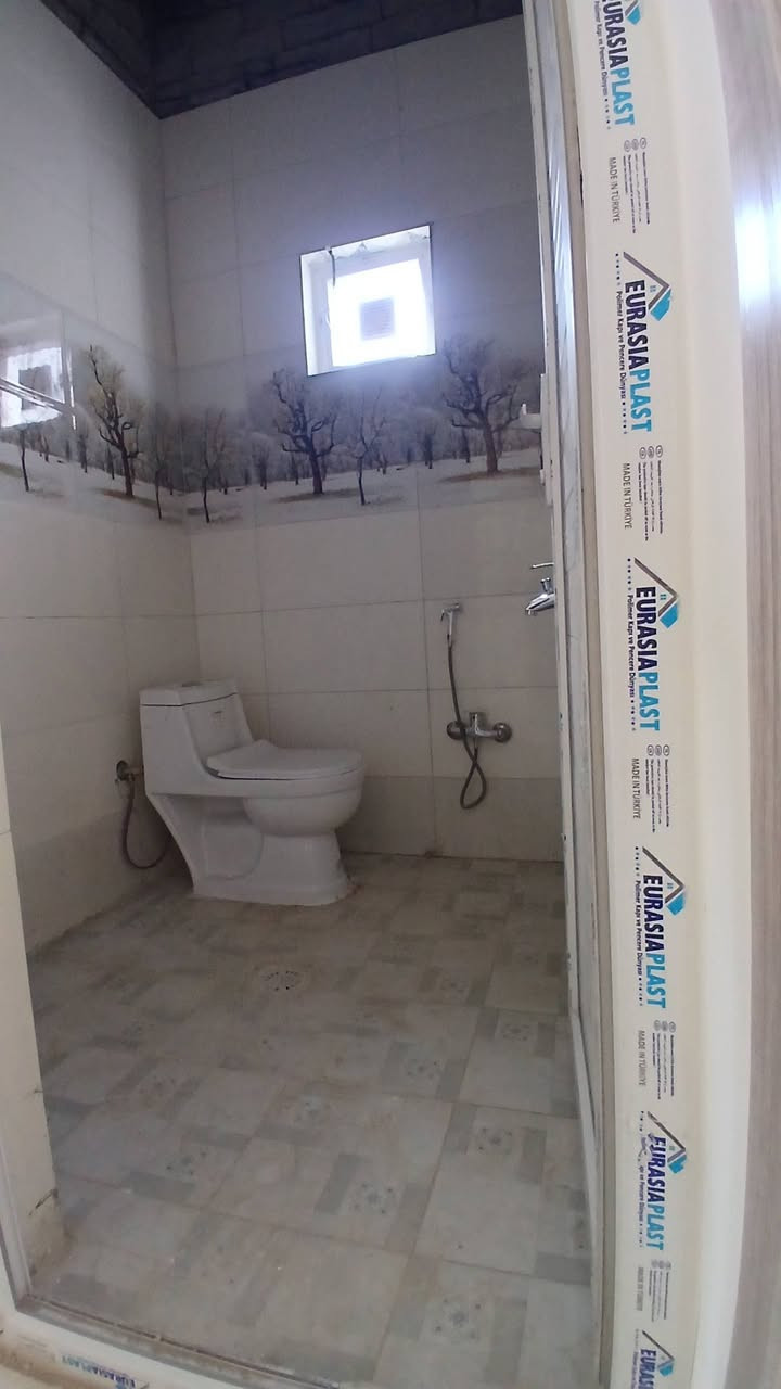 على بركه الله بيت للبيع دوانم المعمل مساحه ١٠٠متر طابق واحد زيرو يتكون غرفه واحده مكان البيت قرب الساتر 
السعر مناسب للاستفسار اكثر اتصل *********** او زياره مكتب زمزم
