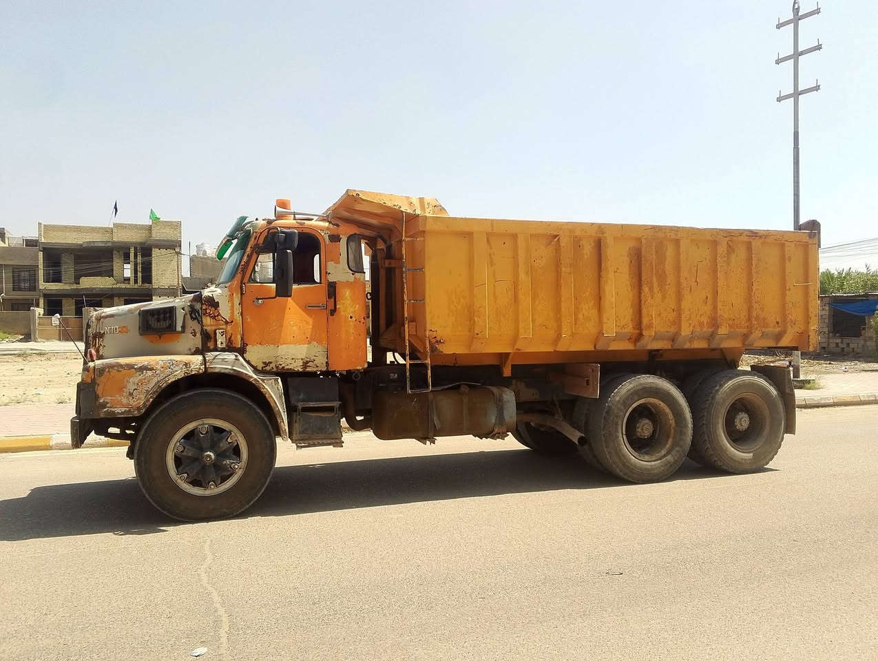 سلام عليكم فالفو للبيع ٨٢ محرك خير من الله كير نظيف سياره مقبوله رقم انكليزي بسمي *********** مكان الصويره
