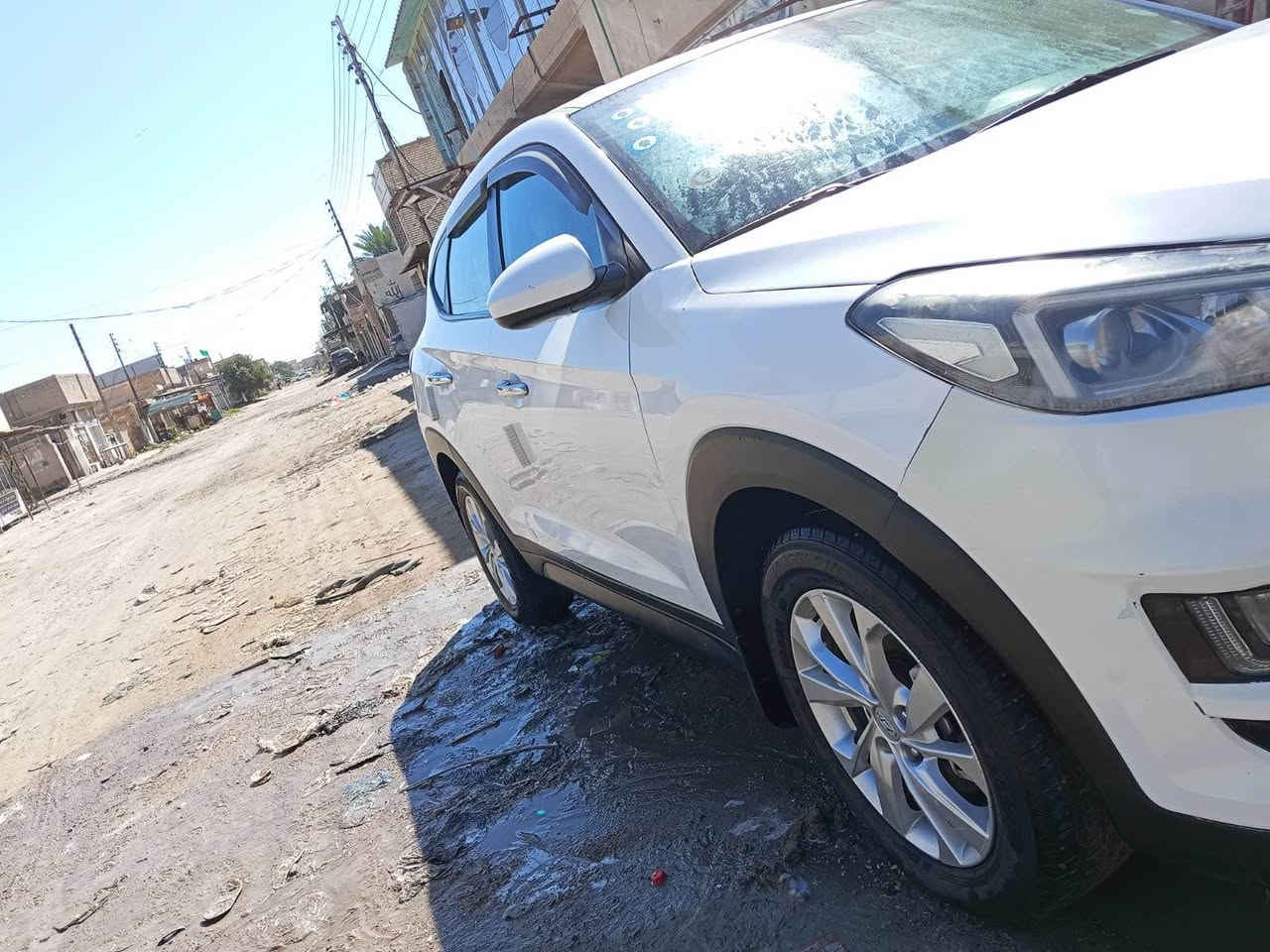 السلام عليكم توسان موديل 19ماشيه 95 وارد امريكي رقم بغداد نص فول 
دف رباعي تحكم ستيرن هند بريك بصمه مانع انحدار شاشه 
ضربتها من امريكا جاملغ وبنيد وهنا نشخطت ونصبغت صفحه والقماره تكشر صبغها خلل مصنعي ومعروفه هل شي عارضها 135وبيها مجال مكان السياره بغداد التاجي 
رقمي *********** بغداد, العراق
