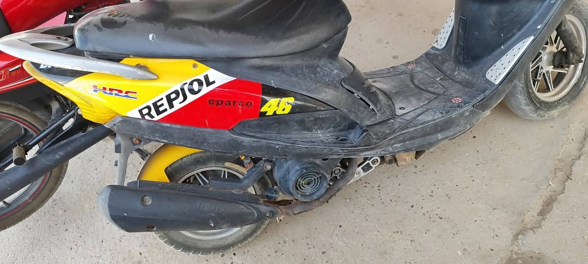 السلام عليكم 
ماكس عدله . مفتوحه . دراجه وين ميعجبك اطلع بيها . نكره سلف . هندر . كهربائيات شغاله كلها . عوزها غسله وترتيب بسيط 
مكانها بابل القاسم 
سعر 350 وبيها مجال 
***********
