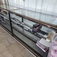 فاترينة • زجاج • استعمال قليل