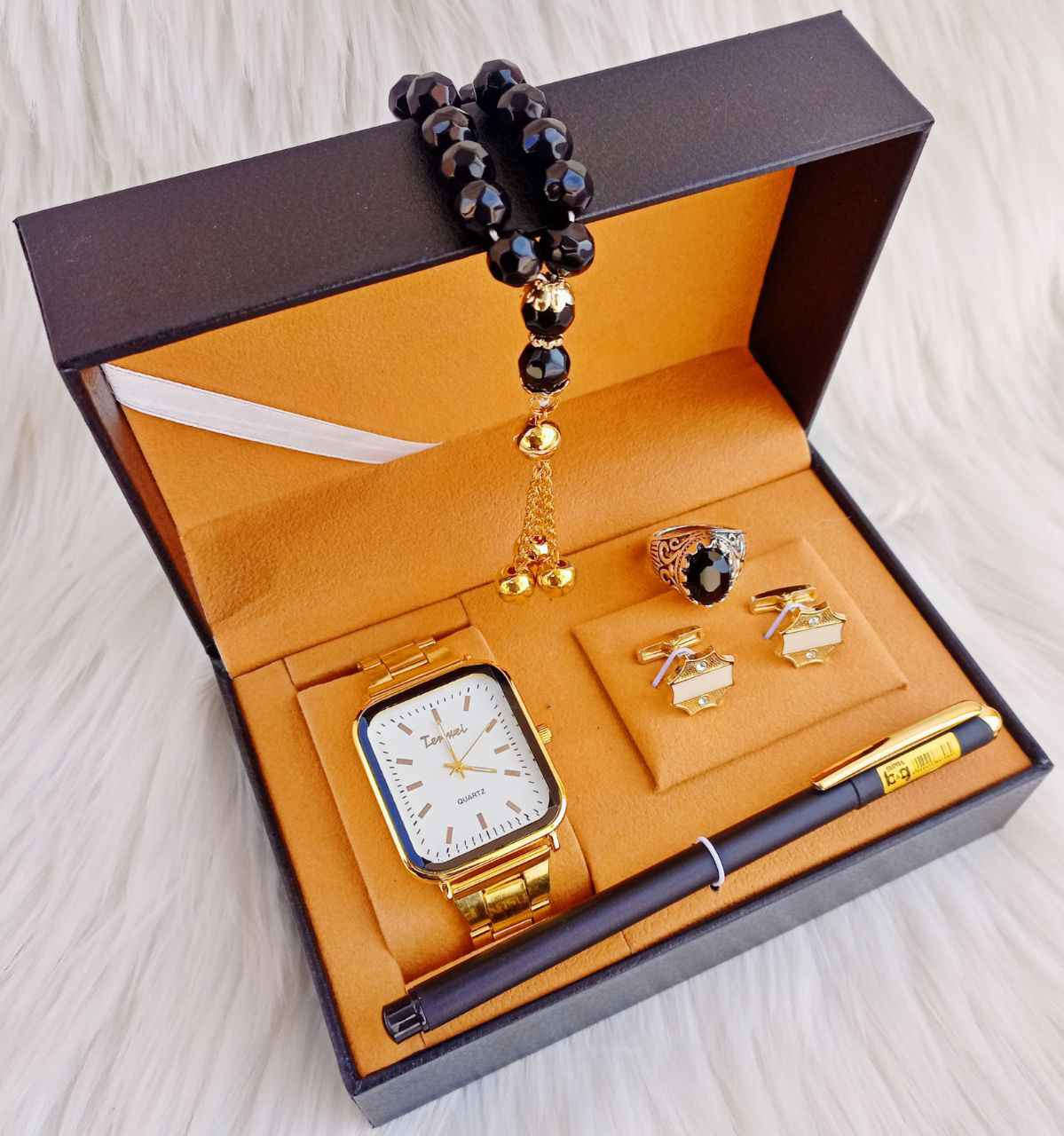 #عروض
#هدايا#رأس_السنه🔥👇
اجمل الهدايا رجاليه ونسائيه 🎁
ســعر السيت ب 20 الـف 😍
والتوصيل 5 لجميع المحافظات 
للحجز والاستفسار مراسلة الصفحة 
اذا مو نفس الي بالصورة توصلك (لا تستلم الطلب) ✨
🔺 ملاحظه : الهديه تجي بنفس العلبه اللي بالصوره 🔥
للاتصال ***********
واتساب *********** بغداد, العراق
