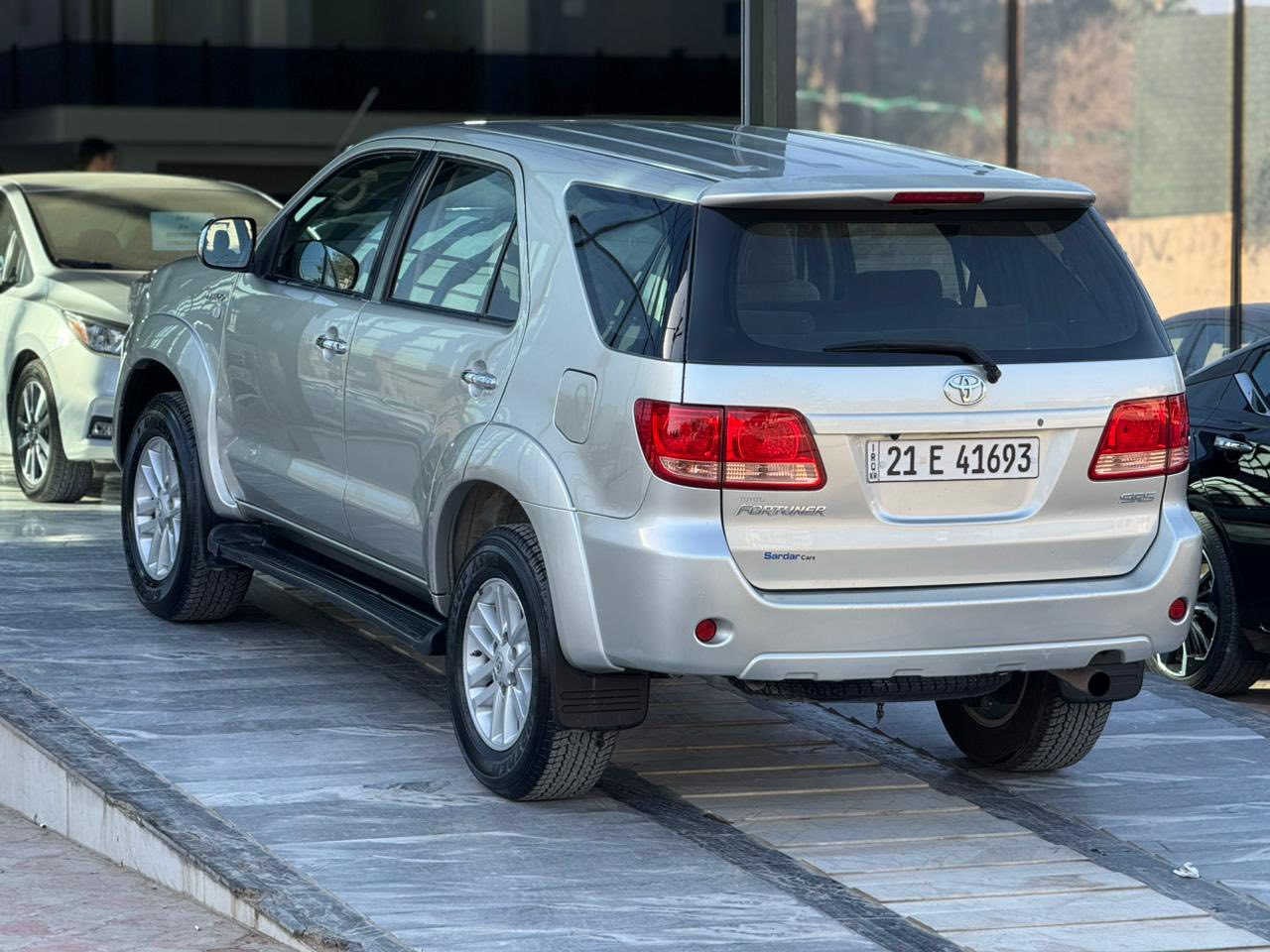 سلام عليكم 
للبيع تويوتا فورجنر 
موديل 2006 
شرط تحويل وكاله 
فور ويل 
شاشه ايباد 
كامره خلفيه 
سبعة راكب 
لايت عدسه زنون 
ويل كب
يده نيكل 
مري جانبي كهرباء 
صدر امامي خلفي جديد 
سياره جديده 
دينار مصرف مابي 
سياره قطعتين بخ 
باقي كفاله 
مكاني ديالى خانقين 
***********
