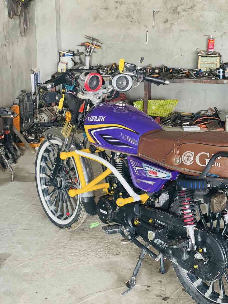 السلام عليكم للبيع دراجه سولنلك موديل 2025
دراجه جديده ماعيزها برغي 
مجمبزه فول 
نشاط فول 
السعر 800وبيها مجال
***********
