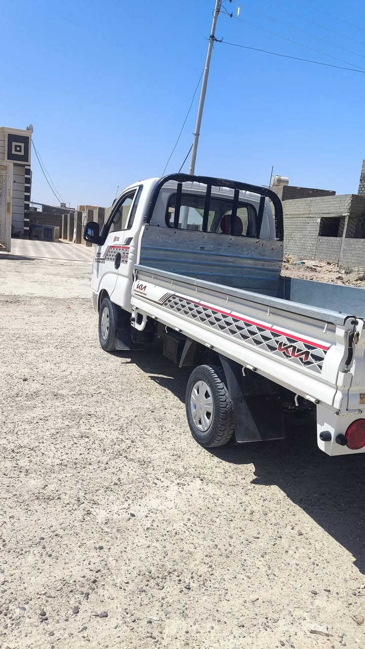كيا عموشه للبيع موديل ٢٠٢٢ رقم بغداد سياره جديده مكفوله كير محرك شاصي مكفول تبريد ثلج العنوان الرمادي  الهاتف ***********
