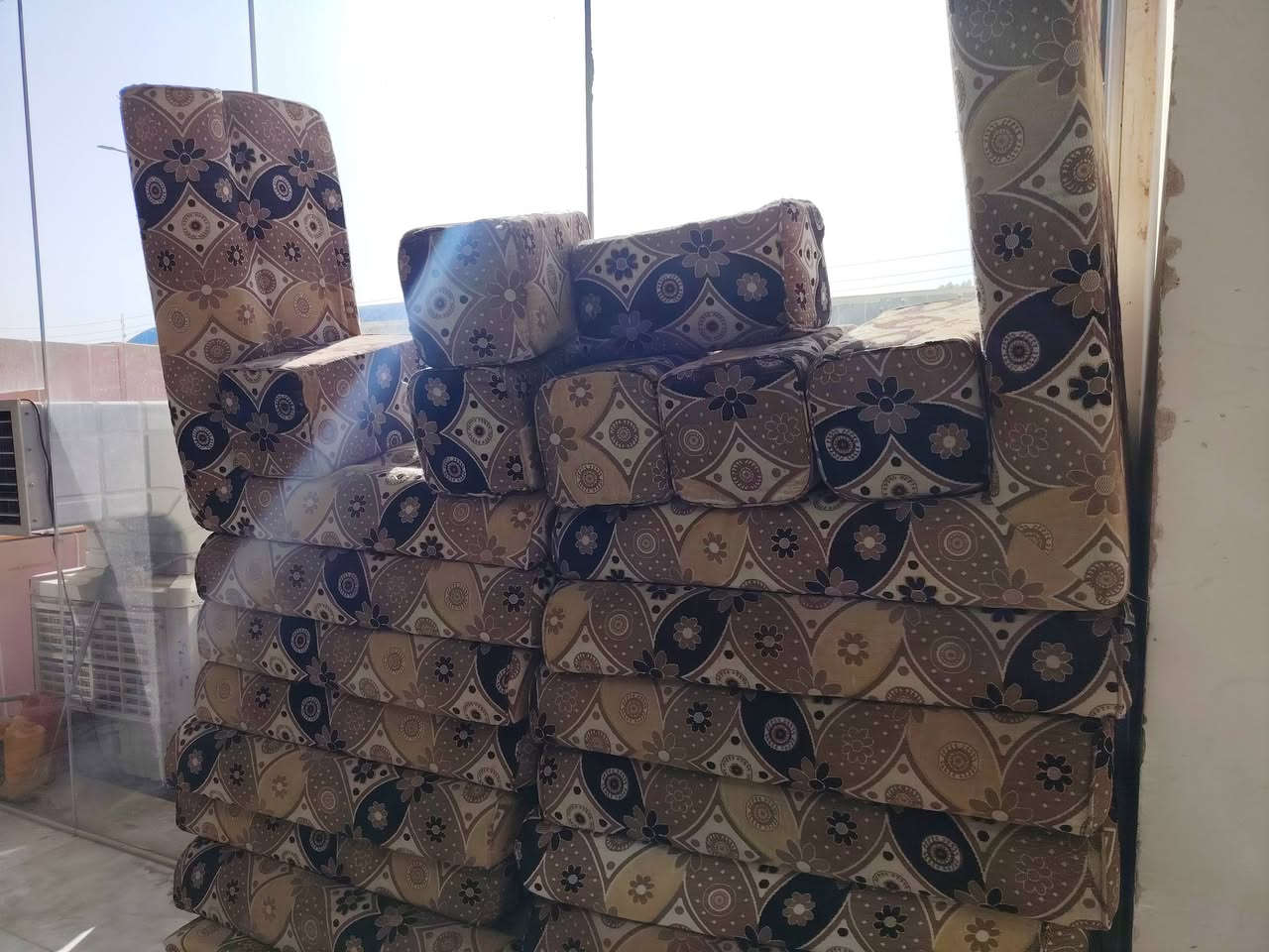 ⚜️👑 مجمع ابو بلاش للاثاث 👑⚜️
جلسه عربيه 14متر كويتي مستعمل السعر 210 
جميع اللوان متوفر مختلف المديلات والقياسات صار عنده مراوس القديم بالجديد صار عدنه نضام القصد📌 العنوان كربلاء طريق الحر مجاور معمل الثلج  مقابيل الاتحاد الرياضي اي ستفسار الاتصال  يوجد واتساب 👈***********👉👈***********👉
