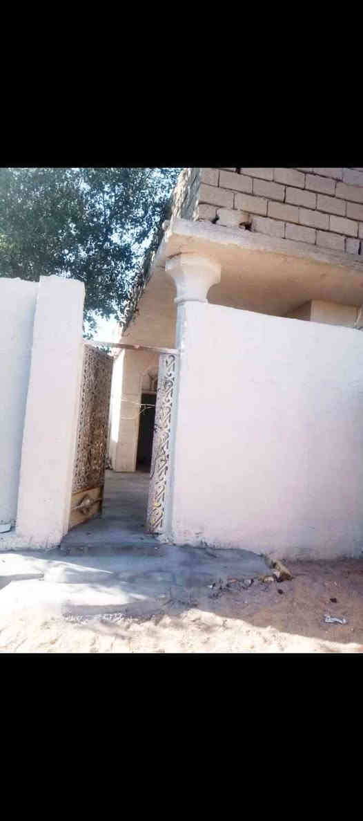 السلام عليكم اسعد الله اوقاتكم🤍

ملاحضه:البيت حاليا فارغ وجاهز للسكن 
🛑#دار سكن للبيع  بناء قديم 2014

# المساحه 170م

..................... 

🛑# نوع العقار طابو صرف زراعي بإسم عراقي

🛑# وكاله ومكاتبه نسخه من طابو

................... 

🛑# يتكون من غرفه2 كل غرفه 4×4وصاله وموزع واستقبال 6×4 ومطبخ وصحيات حمام في الداخل وتاليت في الخارج 

🛑#يبعد عن الشارع الداخلي السايدين  وقبه بو الجوزي مشي سيرا 5 دقائق أقل النصف كيلو  عرض شارع البيت 7 ونص متر  

🛑#  جميع الخدمات متوفره مدارس وماء و كهرباء و مجاري 

🛑# خلف البيت نهر بزل للمجاري ماتحتار بيهن 

🛑# العنوان البصره ابو الجوزي مقابيل قبه أبو جوزي  وتدخل بلفرع 

...................... 

🛑السعر 60 وقابل للتفاوض... 

🛑الاستفسار📞 *********** *********** البصرة, العراق
