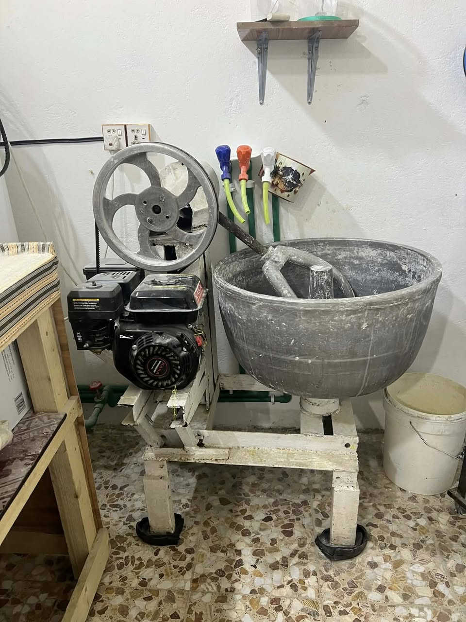 سلام عليكم مخبز البيع المخبز جديد صارله سبوعين يدك الف وبيه صعود المخبز بشارع الكص لشراي يتصل على هاذا الرقم***********
