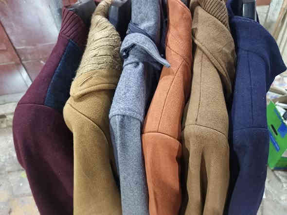 كوت رجالي باله
العنوان الماجديه شارع الملعب 
قرب السوق محل ابوذر 
***********
