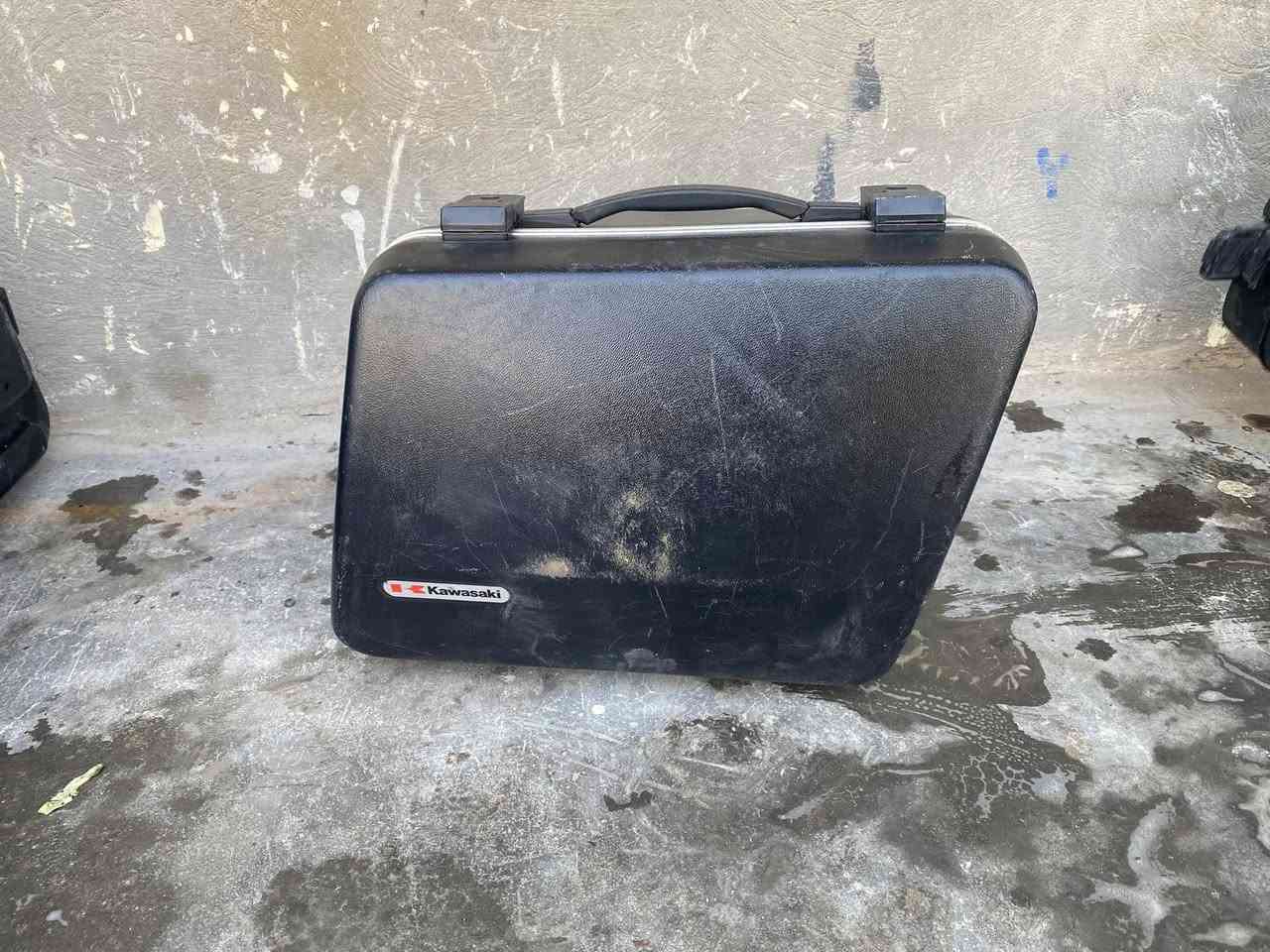 السلام عليكم جنط سعر التك 25 الف المكان شارع فلسطين قرب مستشفى الكندي *********** يوجد توصيل جميع المحفظات
