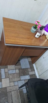 ميز للبيع ٦٠ بي مجال ٠٧٧٣٣٣٤٧٨٩٦