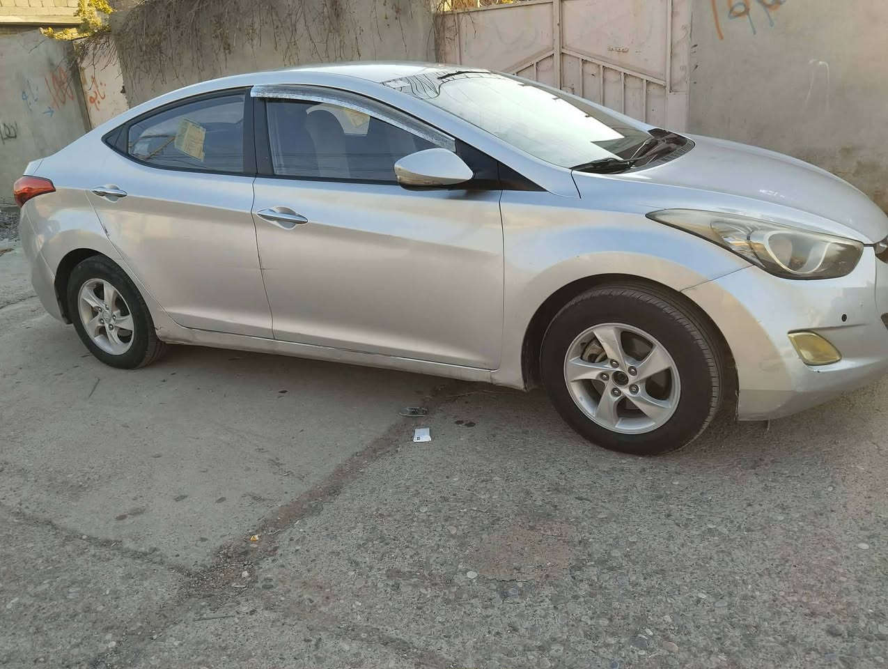 السلام عليكم 
سيارة افانتي مضلع للبيع موديل 2012رقم نينوى سنويه 2025 كابون بانزين بيها السيارة فول توماتيك محرك 16GDiبيه تنقيص من التبديله للتبديله ربع لتر السيارة بيها صبغ مكان واحد يم قبق البانزين تواير جدد وشرط التحويل 
السيارة جاهزة 
السعر 105وبيها مجال 
للتواصل 
***********
***********
