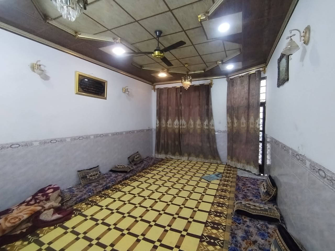 دار البيع 150 متر بناء جديد طابو زراعي 25 
يتكون من استقبال وغرفه نوم ومطبخ وصاله وصحيات
العنوان ديالى بعقوبه زراعي التحرير قرب أسواق المدينه
يبعد ع شارع العام ١٠٠ متر ***********
