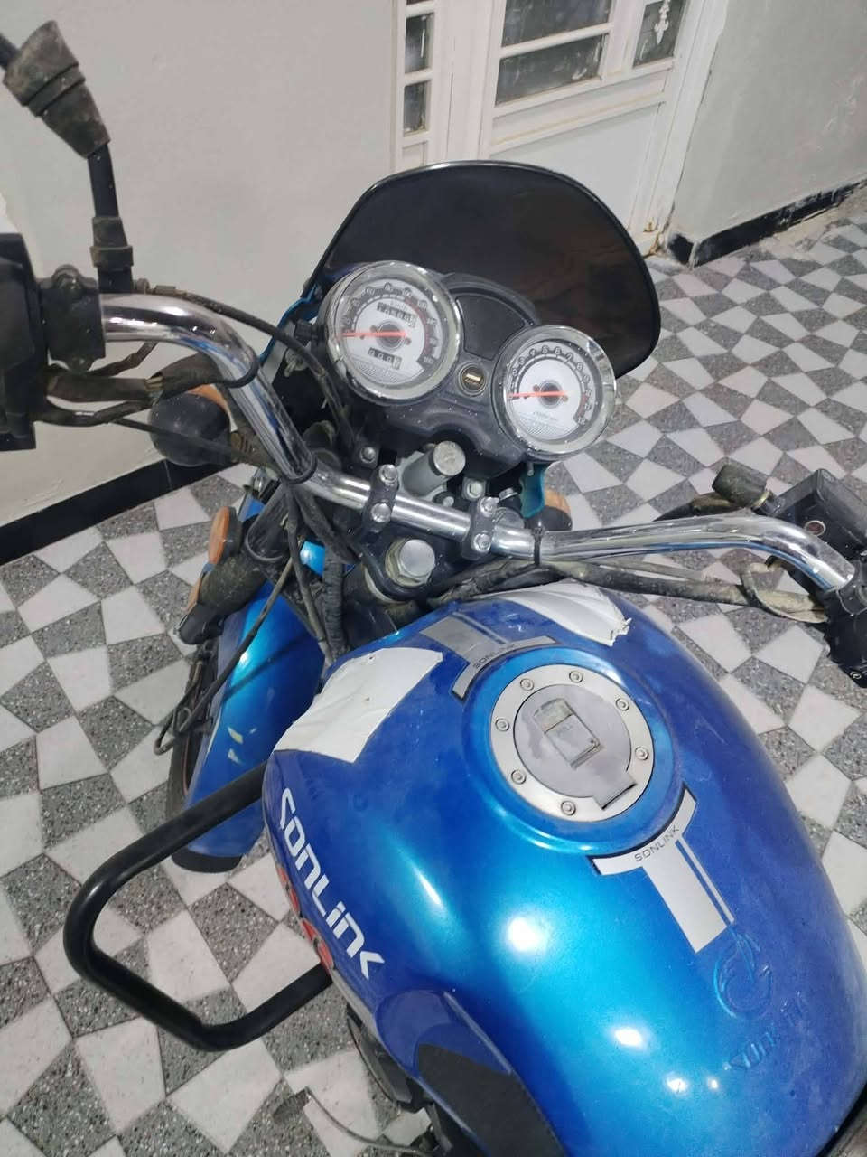 دايون
كارتون 
موديل ٢٣ أوراق أصولي 
ب مليون و ٨٠٠ وبيها مجال 
مكلف بالنشر 
الاتصال ع رقم صاحب دراجه 
***********
