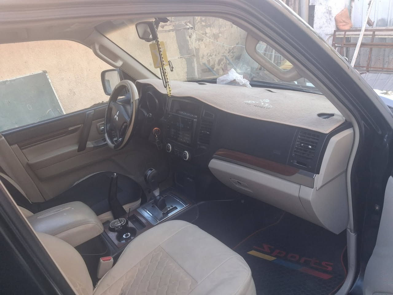 سلام عليكم باجيرو  2008  مكفوله من الصبغ حجم المحرك 3000 السياره خليجي السياره  فورويل  كشنات جلد  كهربائي  اشارة بل مري شفط تحكم ستيرن  فتحه  تبريد ثلاث قطع حساسات خلفيه كامرا زاد ثلاجه تخم تاير كير مكينه حداديه خير من الله سياره جديده السعر 125   مكان السياره بابل
تلفون ***********
