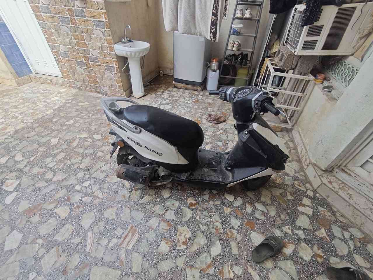 السلام عليكم
دراجه ليكزز f17  للبيع 

دراجه كايمه يرادلها بس تجفيت 

كهربائياتها شغاله دراجه تخبل 

للبيع سعر 150الف الشراي يتصل ***********
