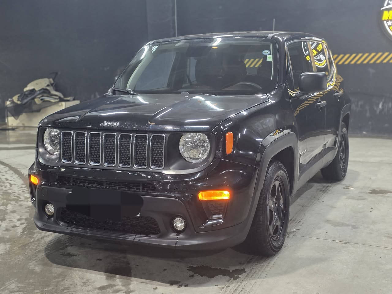 السلام عليكم،
جيب رنيكيد 2019, 
للبيع  — Jeep Renegade Sport 2019
لون أسود — محرك 2400
سيارة نظيفة وعملية جداً، مناسبة للاستخدام اليومي والسفر،
المحرك 2.4 لتر اقتصادي وقوي بالنسبة لحجم السيارة

المواصفات:
جيب رنيكيد موديل 2019 سبورت 
محرك 2400 بنزين
لون أسود مميز
گير أوتوماتيك
صرفية وقود زينه مقارنة بحجم السيارة
مقصورة مريحة ورؤية ممتازة
كاميرا خلفية
شاشة 
بلوتوث و USB
شبابيك ومرايا كهرباء
مثبت سرعة
أنظمة أمان: ABS، مانع انزلاق، ثبات إلكتروني، إيرباگات كلها سليمه
سيارة شبابية، قوية الشكل،
العداد: [١١٥ الف]
الحالة: [بنيد صبغ امريكا وشبر بارد بالعراق بدون اي ايرباگ]
السعر: ١٣٥ $ وبيها مجال
السيارة جاهزة للفحص، والبيع رقم سليمانية
الاتصال: [***********]
