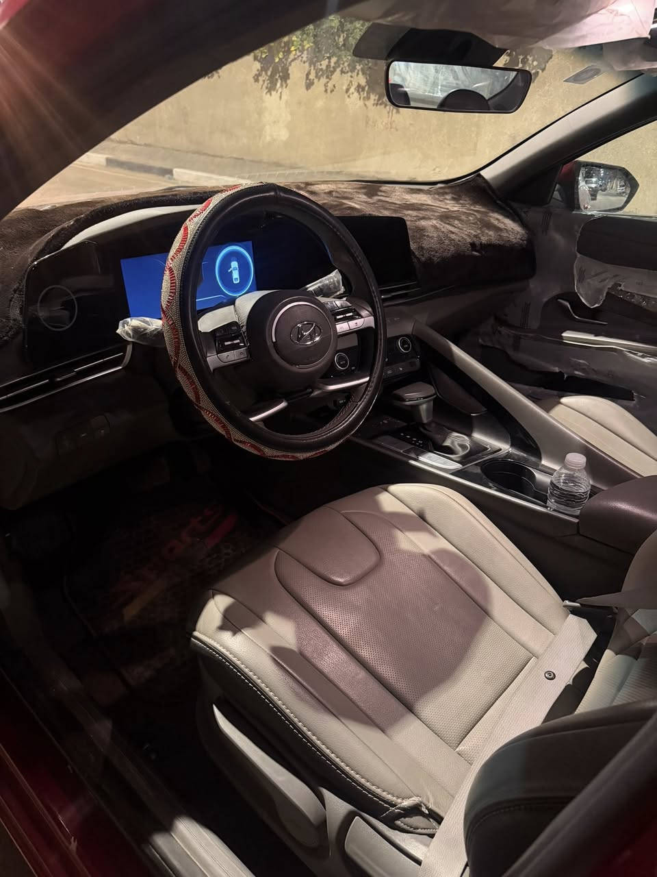 سلام عليكم لبيع النترا 23 سياره معوقين  ممشه السياره31 الف كيلو  مكانه بصره السعر 137
***********
