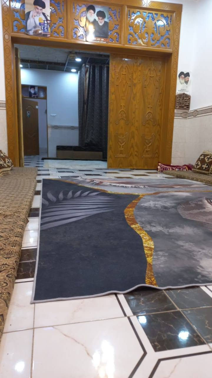 سلام عليكم
دار ١٥٠ متر للبيع ملحق قرية الغدير 
كونكريت طابوق جمهوري 
غرفتين حمامات داخلية وخارجية
مكشوفات عدد ٢
ستقبال صالة مطبخ صطح كامل
***********وتساب
