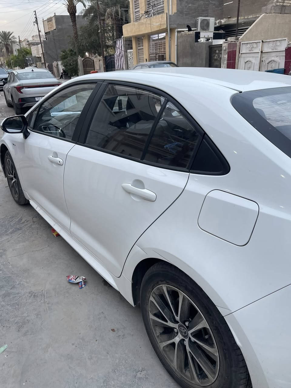 ⸻

🚗 للبيع: تويوتا كوريلا هايبرد موديل 2025
 • الموديل:
• النوع: هايبرد (اقتصادية جداً بالوقود)
 • اللون: أبيض 🤍
 • الممشى: 25 كم فقط (وكالة)

🔹 السيارة بحالة الوكالة، شبه جديدة
🔹 بدون حوادث
🔹 فقط 3 شخوط خفيفة جداً (غير مؤثرة)
🔹 استخدام نظيف جداً
🔹 جاهزة للفحص بأي مكان
الضرر ٣شخوط خفيفه تتصلح بالبارد 

💰 السعر: 140 ورقة (قابل للتفاوض بالمعقول)

📍 الموقع: بغداد - حي الجهاد
📞 للتواصل: ***********
