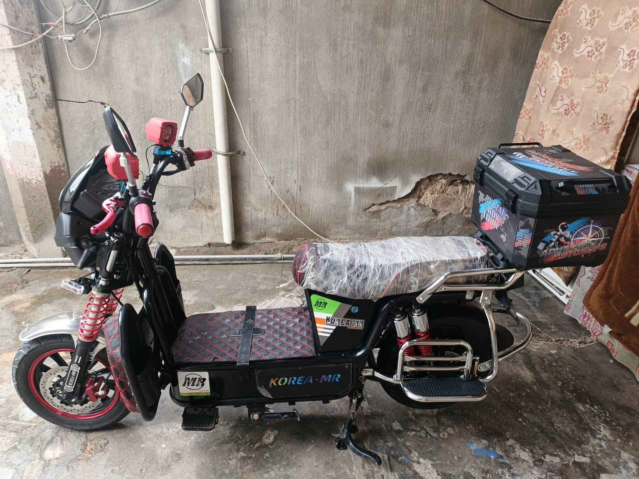 السلام عليكم ورحمة الله وبركاته من رخصت الادمن دراجة شحن الجبلي نظيفة موديل 25  / 6 بطاريات /البطارية 36 امبير بصمتين السعر750 وهذا رقمي ***********
