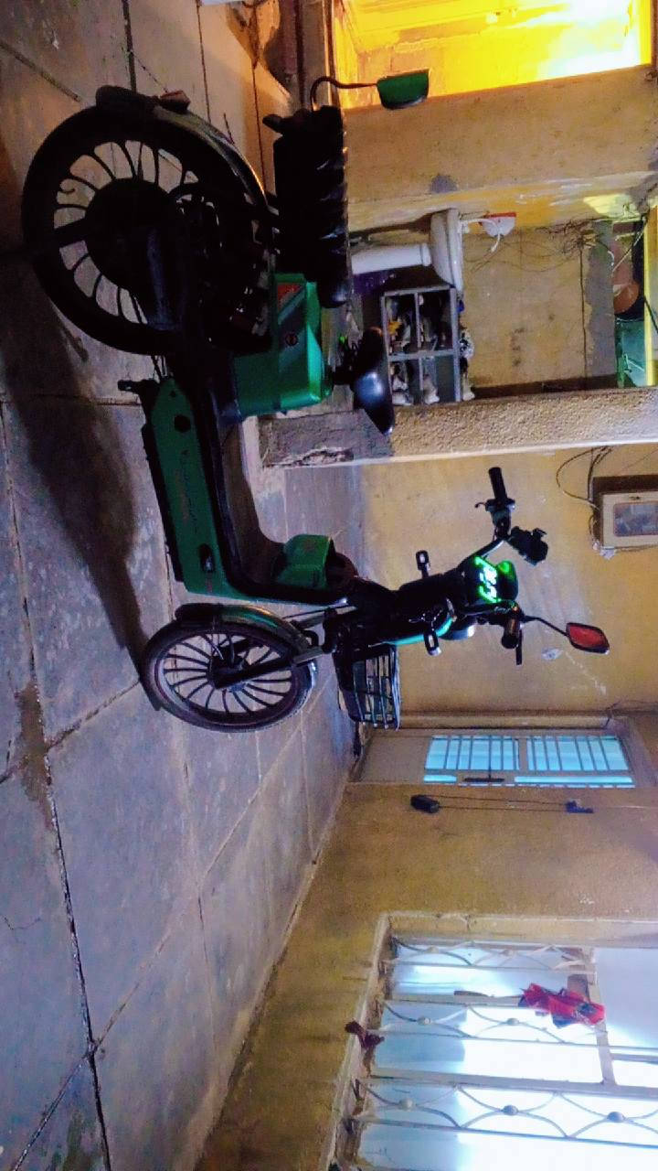 اسلام عليكم دراجه شحن
شركه علي البغدادي 5 بطاريات 4 سرع
بطاريات جدد اشاير يمنه يسره شغال مسجل بلوتوث شغال وصوت عالي 
زوج تايرات جدد بيه بس قمجي البريك الخلفي مكطوع دراجه جديده ونضيفه 
السعر 400 وبيه مجال للشرايه 
مكانه:بغداد بوب الشام شارع جامع الراشدي 
الرقم : *********** بي واتساب 🤍
