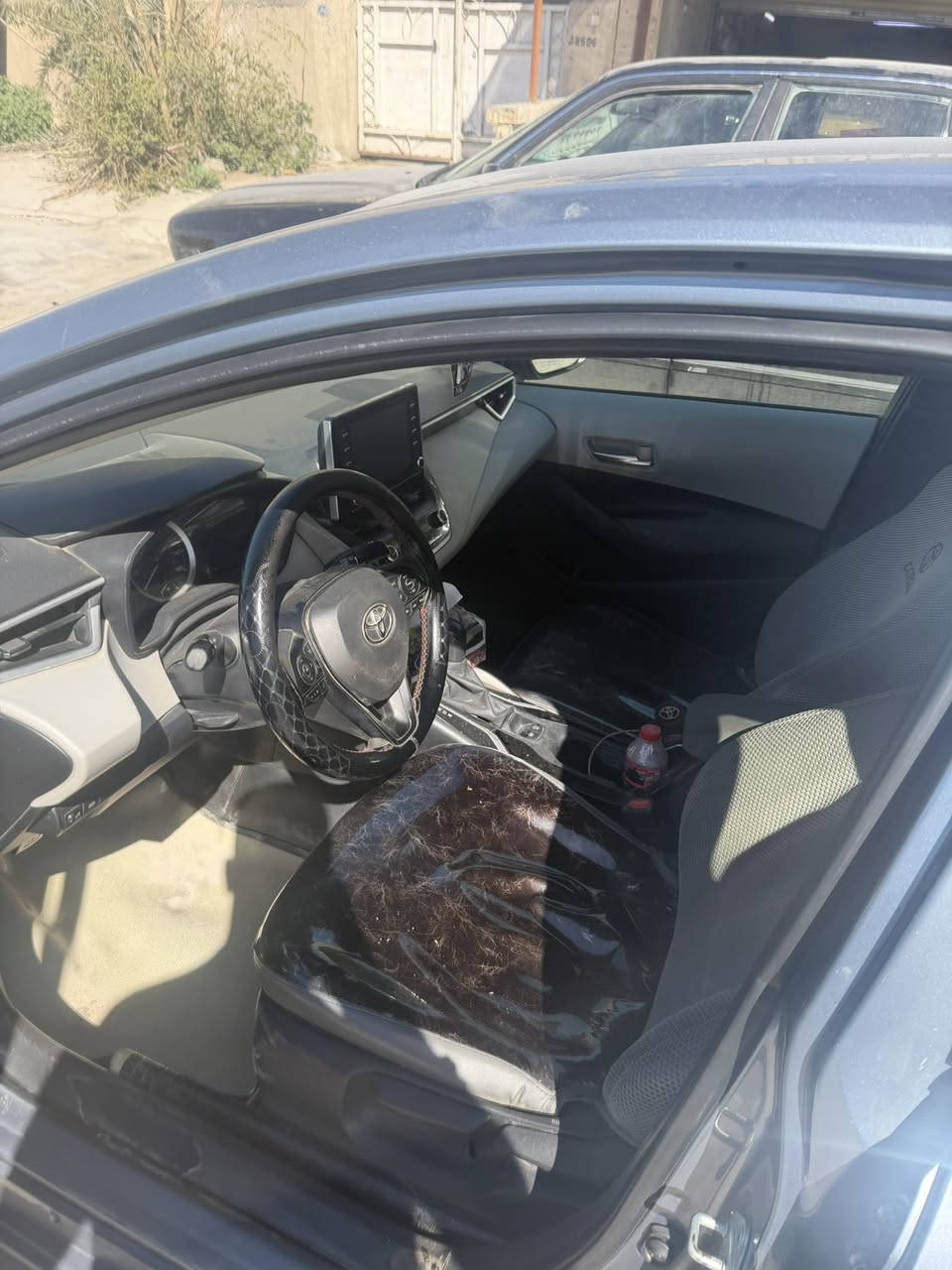 السلام عليكم
كورلا 2020 le 
مواصفات معروفه 
اليسياره حادثها 3 قطع بابين بارد والجاملغ مصبوغ
باتري جديد صدر جديد تخم تاير وتخم ويل جديد 
السياره جاهزه ربع متصرف عليها  السعر 133$ وبيها مجال رقم بغداد باسمي 
مكان السياره بغداد البياع  *********** يوجد واتس اب  غير متواجد عل الفيس
