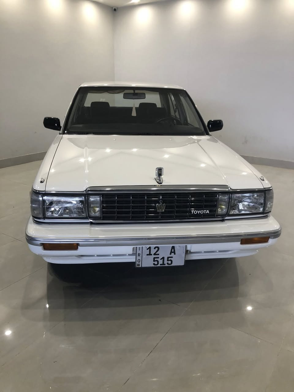 سوبر صالون موديل1990 رقم نينوى دولي ماشية130 الف كيلو على وضع الشركة اخت الزيرو وكما موضح بالصور والفديو السعر175$ وبيها مجال بسيط مكان السيارة اربيل الاتصال بالرقم***********/والف هلا بالرغابة❤️❤️
