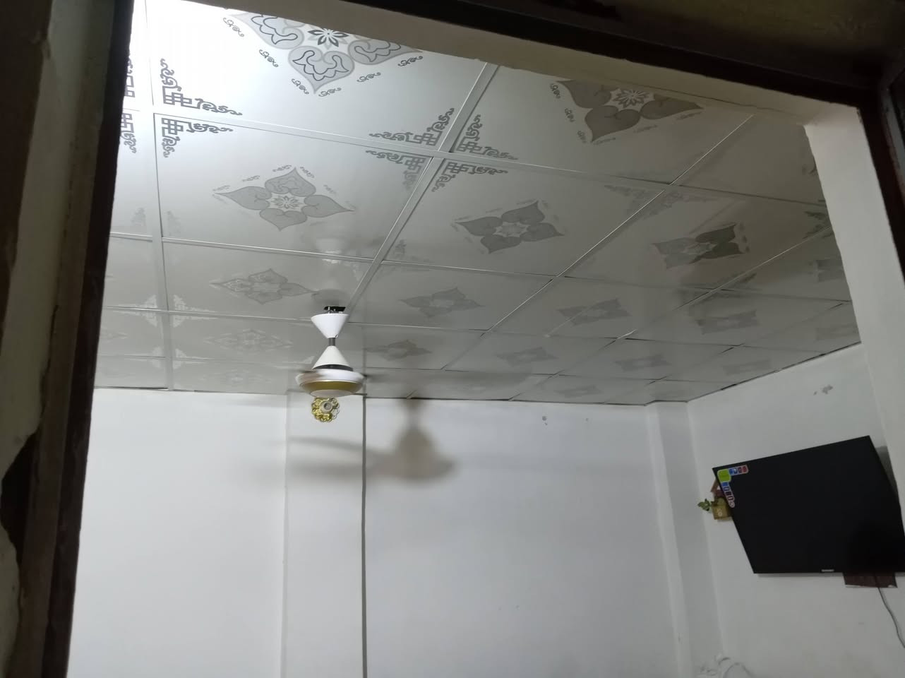 بيت للبيع شعله قطاع الثالث مساحته ١٦٠ يحتوي عل خمس غرف وصحيات ٣ للاستفسار ***********
