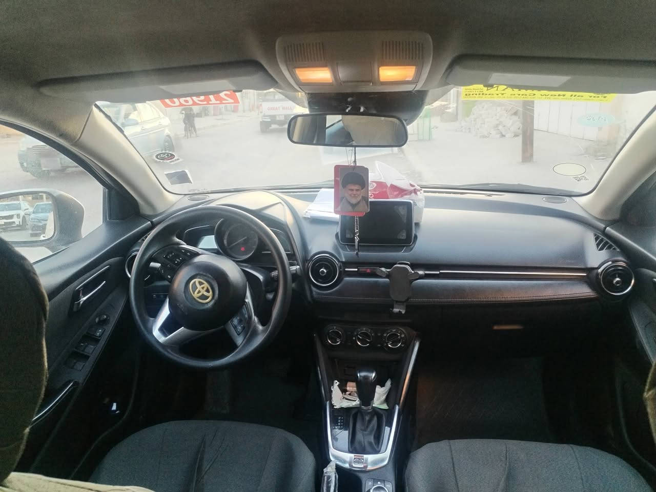 كورلا يارس 2017 وارد أمريكي سياره جهازه من كلشي نضافه مثل ما موضح بالصوره السياره بيها قاصرين سياره بأسم والدي المتوفي مكان السياره النجف الاشرف صور السونار موجوده سنوية السياره تنتهي 2030 ما متواجد على الفيس اتصل ***********
