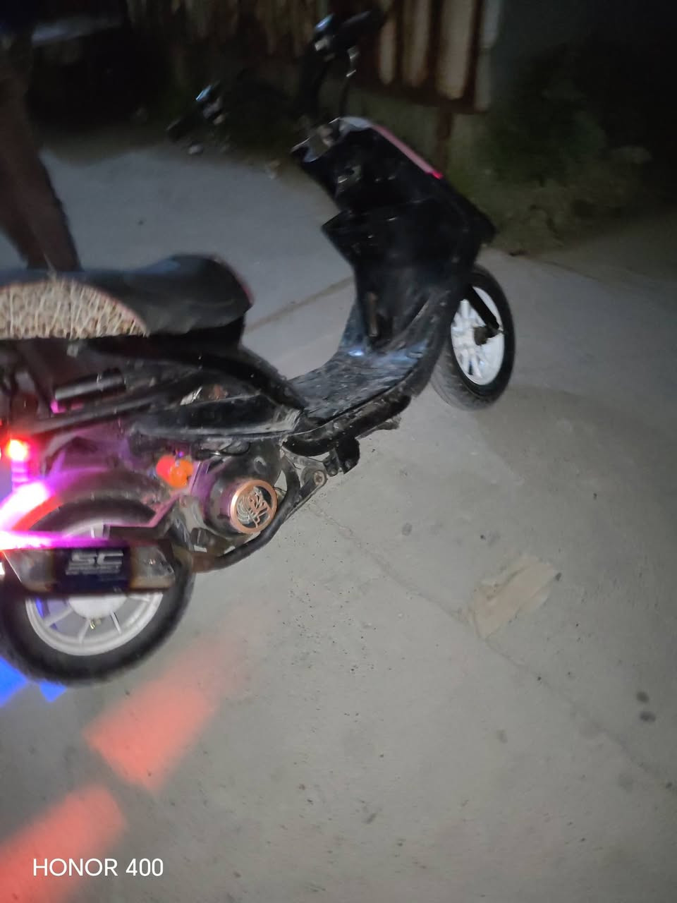 سلام عليكم دراجه ماكس عدله مالعب كفرات كامله مكينه 55 شلعه ومعدل اذا مو ترفع بيك رجعه مكينه لا تنقيص ولا تبخير سلف جديد نكره بكل وقت وين يعجبك افحص الدراجه ممشروكه وبيه مكينه هاون بس باتريه تعبان سعره 425 وبيه مجال للشراي ***********
