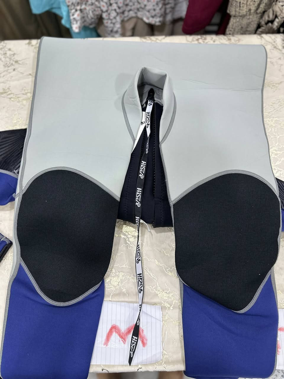 🔥 بدلة Neoprene أصلية خامة ممتازة 🔥
✔️ جديدة بالكامل
✔️ مرنة ومريحة بالحركة
✔️ مناسبة للسباحة والغوص والبحر
✔️ خامة ثقيلة وعزل ممتاز للماء والبرودة
✔️ تصميم رياضي فخم ومرتب

💰 السعر: 80 ألف ويا التوصيل
📞 للتواصل: 0780276


**إذا كنت صاحب هذا الإعلان وتريد حذفه لأي سبب، رجاءا أرسل رسالة إلى الدعم الفني**