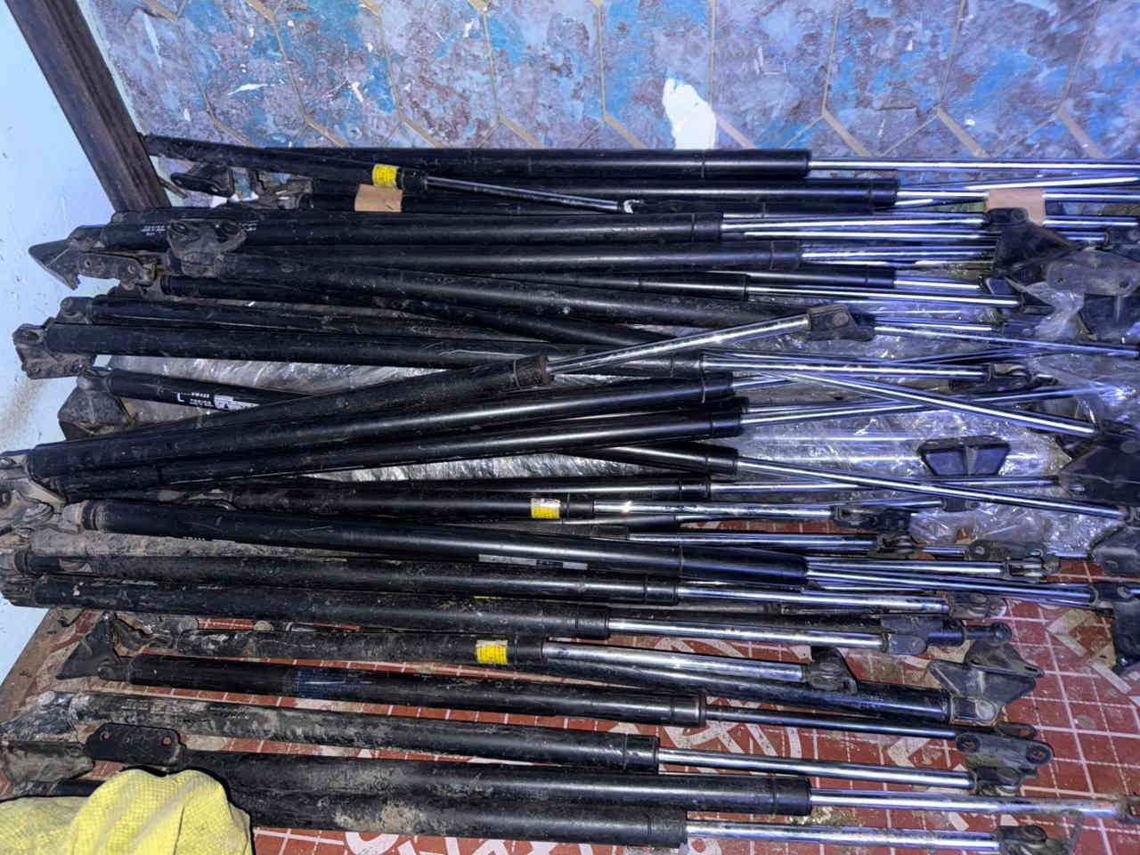 سلاو هاوريان ئه شيايى هايس نيسان يورڤان به رده سته به نرخى جومله گه ياندنمان هه يه بو هه موو شارو شاروچكه ناونيشان چوارقورنه به رامبه ر مه عره ز ژماره ته له فون *********** 
***********
