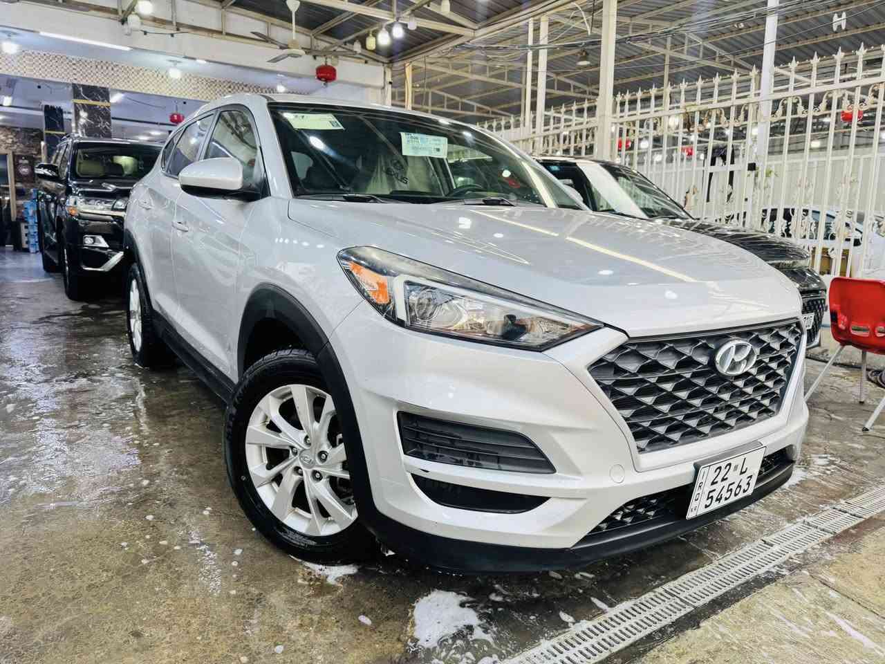 السلام عليكم توسان 2019 وارد امريكي السعر 160$
رقم اربيل انكليزي هزه وسنويه جديد
مواصفات السياره اعتياديه 
سياره جاهزه من كلشي
 كير مكينه صدر حداديه جديد
تبريد ثلج تدفئه كل نقص ما بيها
السياره صور حادثه ما تطلع
 بيها جاملغ خلفي صبغ والبابتين بارد 
عنوان السياره بغداد الكريعات معرض الغدير
***********
