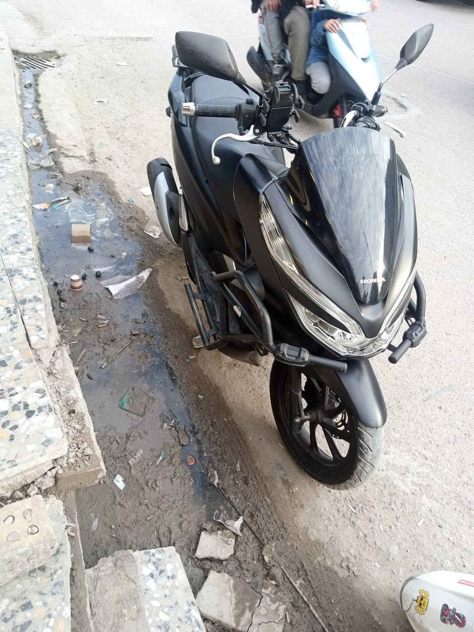 ***********
للبيع pcx جيل 3   20  رقه
