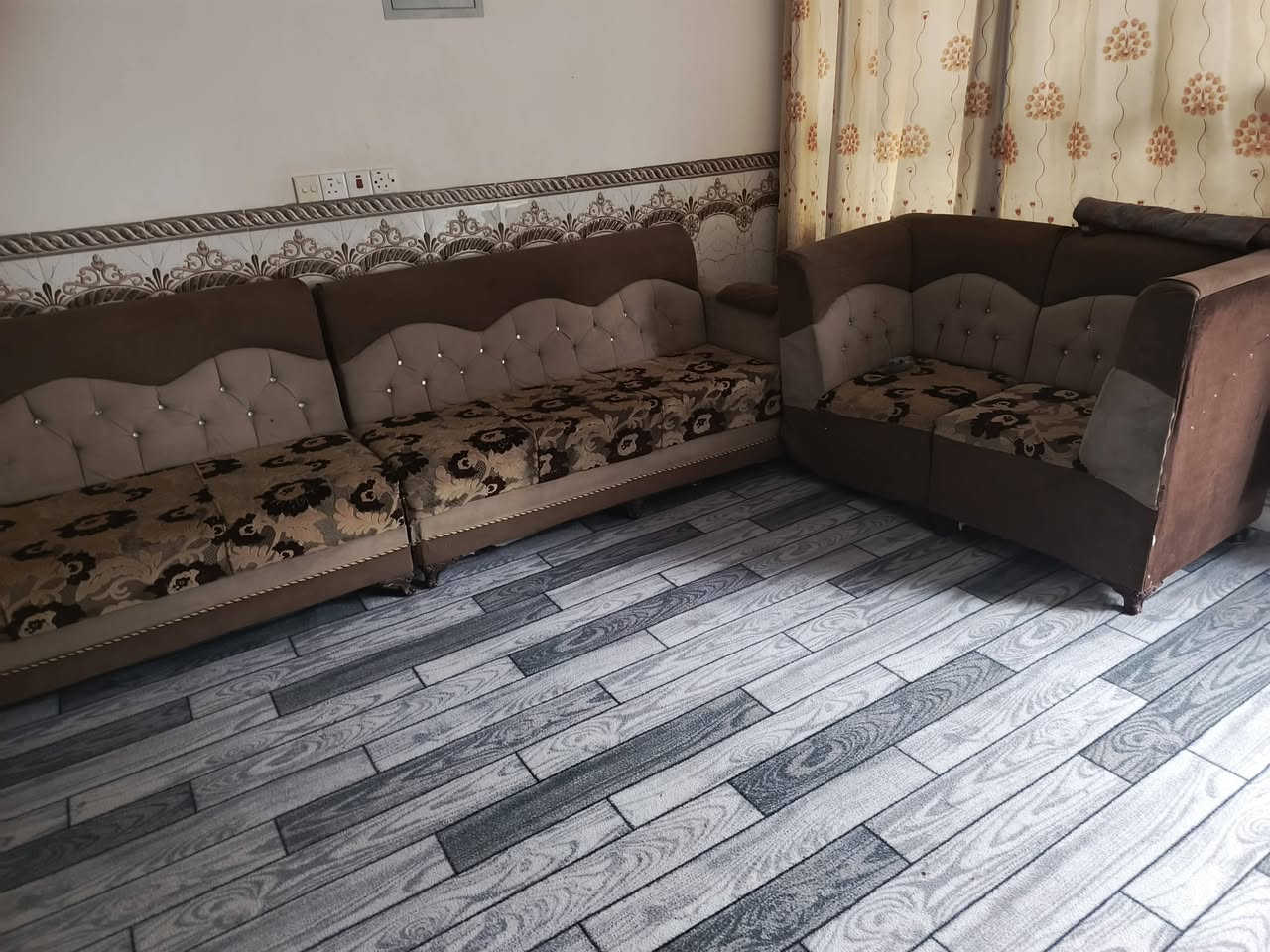 ديوان للبيع 14مقعد نضيف حيل الشراي يتصل المكان كربلاء للستفسار هذا رقمي للتواصل مع ***********
