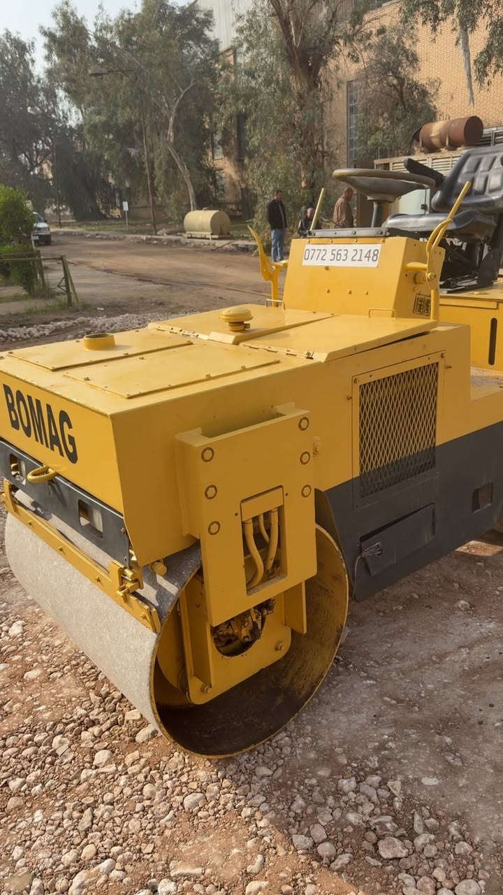 بوماك للبيع
وزن 5 طن 
موديل 90 بدون
محرك كابوتة 3 سلندر
هزاز مضخة درام  كهربائيات كله جاهز 
بابل _ الاسكندرية 
***********
