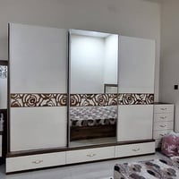 غرفة • استخدام قليل • للبيع