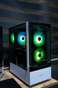 رايزن 5 3600 • RX 5700 XT • 12GB رام
