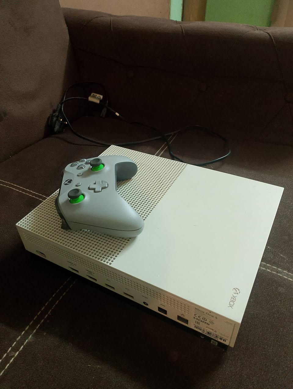 السلام عليكم 
جهاز Xbox One S  نضافه 99 جهاز ما مفتوح سعر 170 510 ميقا بايت وبي حساب وبي لعبه وحده فقط هي Fortnite  وبي مجال ومتوفر UPS جديد بطاريته 850 ال سعر خاص
المكان بغداد الغزاليه و لا يوجد توصيل
رقم واتساب ***********
