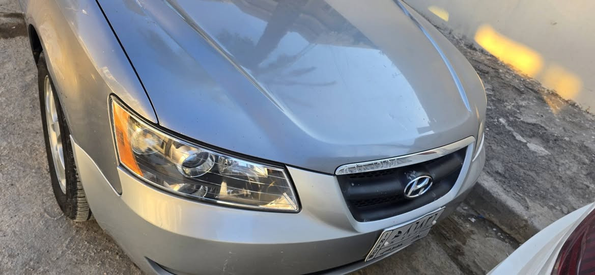 السلام عليكم سوناتا 2007 للبيع ماشية 174000 km
   اللون رصاصي تدفئة وتبريد و فتحة بالسقف وتحكمات ستيرن مبدل بيها بونيد نفس اللون وبيها شوية بارد بالجاملغ الامامي وصبغ صغير بالجاملغ الخلفي السعر ٩٥ ورقة للاتصال الرقم ***********
