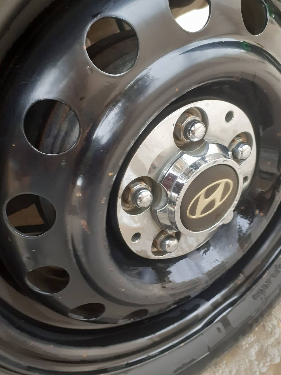 السلام عليكم
تخم ويل عادي اصلي حجم 15يرهم  ع النترا  سيراتو  فورتي وبعض سيارات سعره ب175 
***********
