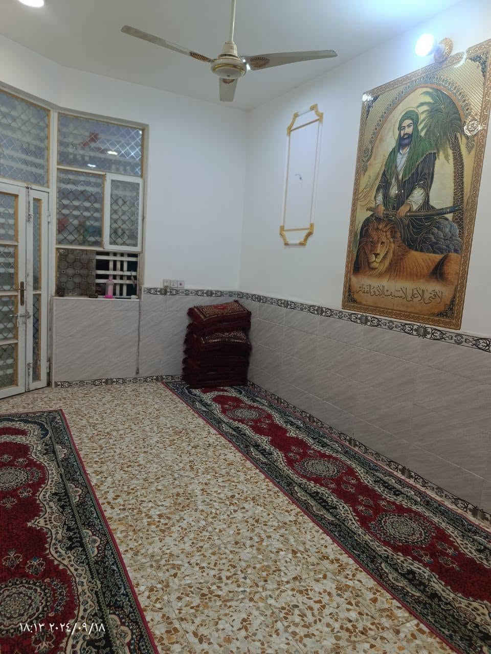 🔴🔴 دار { للبيع } النجف الأشرف 🔴🔴
                {حي النداء }
                { طابو صرف "طابقين" }
--------------------------------------------------------------------------
المساحة    {  100 متر  }
السعر        { 105 مليون مع مجال }
الموقع       {  قرب مول الاميرات  }    
رقم العقار   { ***52 }
--------------------------------------------------------------------------
يتكون من طابقين :
الطابق الاول // استقبال + صالة + مطبخ + صحيات داخلية وخارجية + غرفة نوم . 
الطابق الثاني // صالة + غرفة نوم عدد (2) + صحيات 
--------------------------------------------------------------------------
ملاحظة// المنزل صب كونكريتي بناء درجة الاولى  يتكون من ثلاثة غرف نوم + الارضية كاشي + الجدار سيراميك + العقار على ساحة امام (حديقة) + المنزال كامل من كل شيء "فقط الطابق الثاني بدون ارضية".
--------------------------------------------------------------------------
للاستفسار الاتصال على الارقام
التالية { أو } الاتصال على الواتساب
 { أو } زيارة المكتب   

***********
--------------------------------------------------------------------------
موقع المكتب  :
 اضغط على الرابط المثبت في السيرة أعلاه // الفرع امام عمود ٥٤، امام الجوهرة مول.
--------------------------------------------------------------------------
تريد تبيع بيت او عرصة اتصل
على الرقم المثبت في البايو او مراسلتنا
 عن طريق الصفحه او اضغط على
 الرابط
--------------------------------------------------------------------------
 https://www.facebook.com/share/1E1onzQt66/
