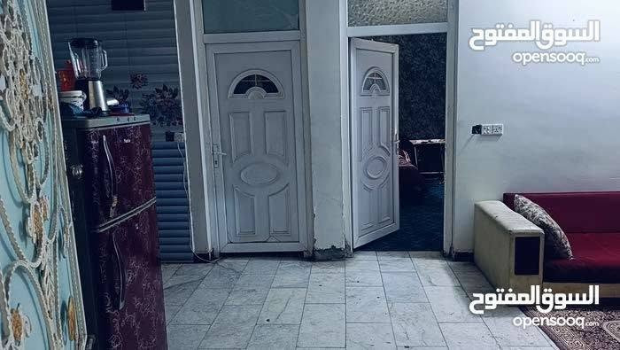 (سكن مشترك طلاب او موظفين)
شقة  في شارع فلسطين حي المستنصرية مؤثثة (اجهزة تبريد سبلت مكيف مبردات مراوح ثلاجة غسالة طباخ تخم قنفات وسرير لكل نفر  ...الخ 

بالاظافة الى خط سحب وانترنيت .

الايجار للنفر الواحد 150 الف شامل اجور النت والسحب

***********
