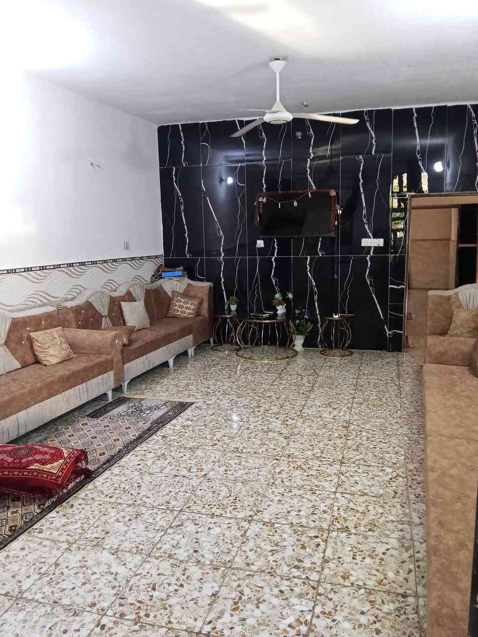 سلام عليكم يوجد بيت للبيع مساحه 350 متر يحتوي على 3غرف نوم واستقبال ومطبخ وحولي وصحيات طابو زراعي سند25 العنوان بغداد الراشديه قرب جامع عبد الكريم ابو غازي الاتصال على الرقم *********** السعر 100
