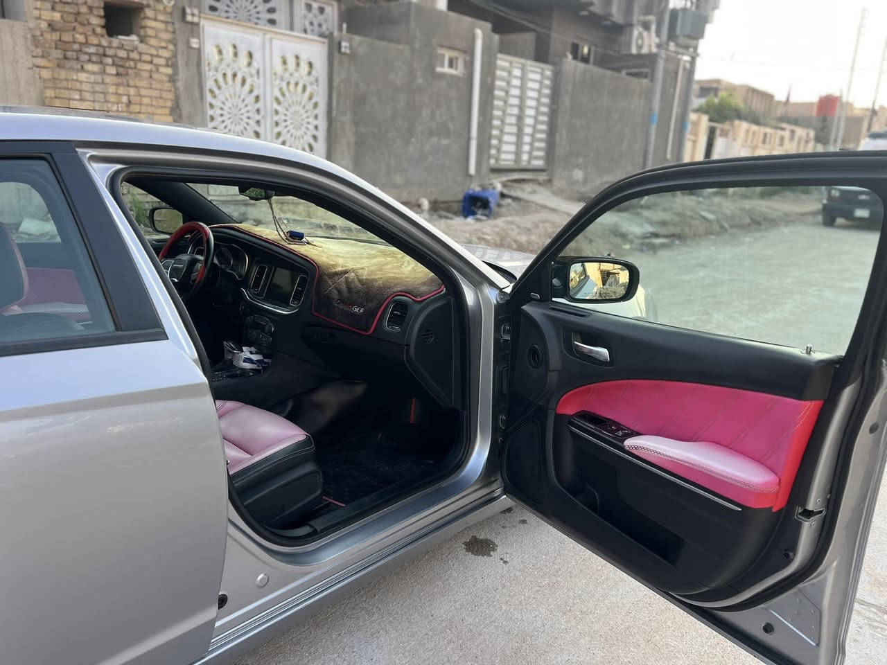 السلام عليكم سياره جارجر sxt للبيع السياره كندي اصل 2015 رقم انكليزي السياره رقم بغداد حره بسمي تحويل ثاني يوم السياره نضيفه كلش جاهزه مـטּ ڪلشـჂ̤ تبريد حداديه كير مكينه3600 تو ويل سياره  كله كفاله السياره متصرف عليه اي شي السياره موجوده بناصريه
*********** 
***********
