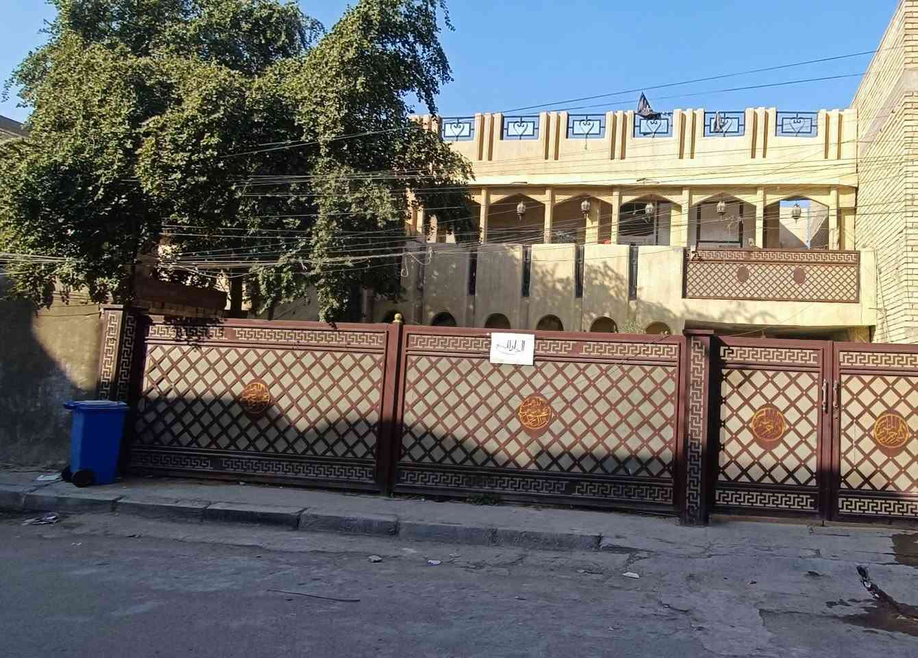 سلام عليكم اخوان من رخصت الادمن 💐
📍 العنوان: البياع – تقاطع الدرويش / المعالف
📐 المساحة: 200 م²
🏗 البناء: مسلح
📄 الطابو: صرف
🏠 
• بيت جاهز للسكن
• 5 غرف نوم
• هول واسع 
• صالة
• مطبخ
• 2 حمام
• حديقة / منور
طابقين البيت + شارع عريض
• خدمات متكاملة قرب السوق 
📞 للاستفسار: يرجى الاتصال أو المراسلة على الخاص
***********
